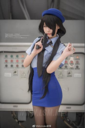 Momoko葵葵：性感模特私人照片合集，二次元coser精彩展示，微博粉丝必看！