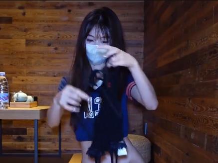 清纯反差女神Cola酱黑网连体衣大长腿24分钟视频