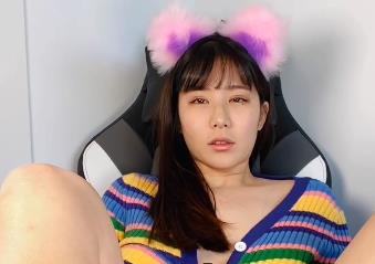 S女神自拍特写视频8V-2.8G,岛国姐姐与洋男友直播用嘴技巧,粉丝必备下载