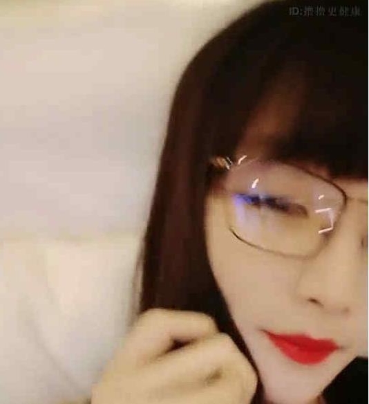 微博红人袁莉：可爱眼镜妹高情绪合集