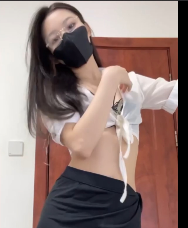 桃子福利姬：收藏883，新增3v视频关注百度ED2K