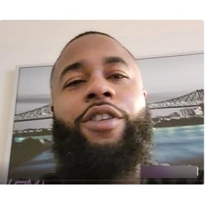 高颜值华裔哥演绎成熟主妇在卧室的剧情