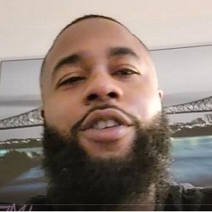 高颜值华裔哥演绎成熟主妇在卧室的剧情