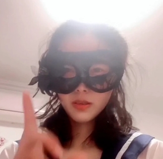 红色丝袜高跟鞋