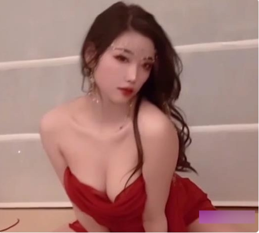 杨晨晨的迷人容颜和性感身材在秀人网上展示