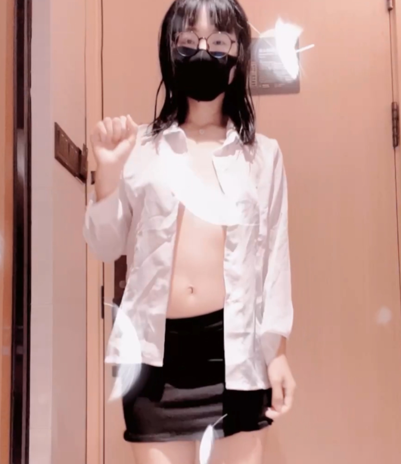 独家定制热舞合集：旺仔桃叽私人订制18v+2G视频福利百度盘