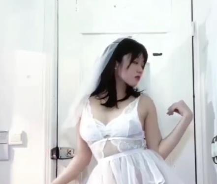 独特舞蹈风格！8V-2.5G福利姬自拍视频集锦，人气爆棚，赶紧下载观看吧！