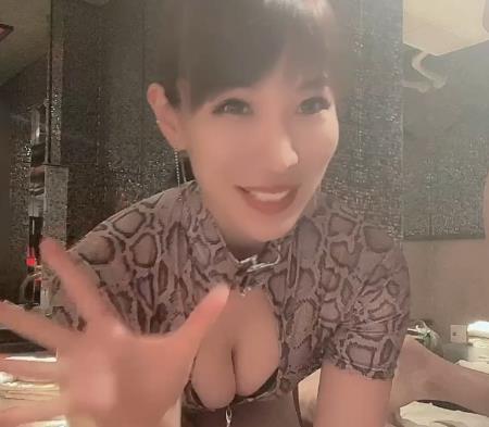 韩国财阀博主mistress_natsumi：抖M御姐手道具F机，5分钟1V清晰825M视频