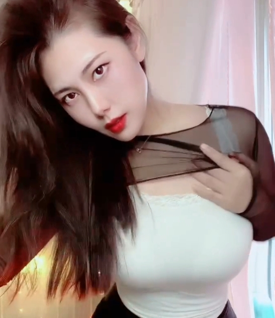 《热舞嫩模安妮朵朵丝袜抖球，剧情服装互动》