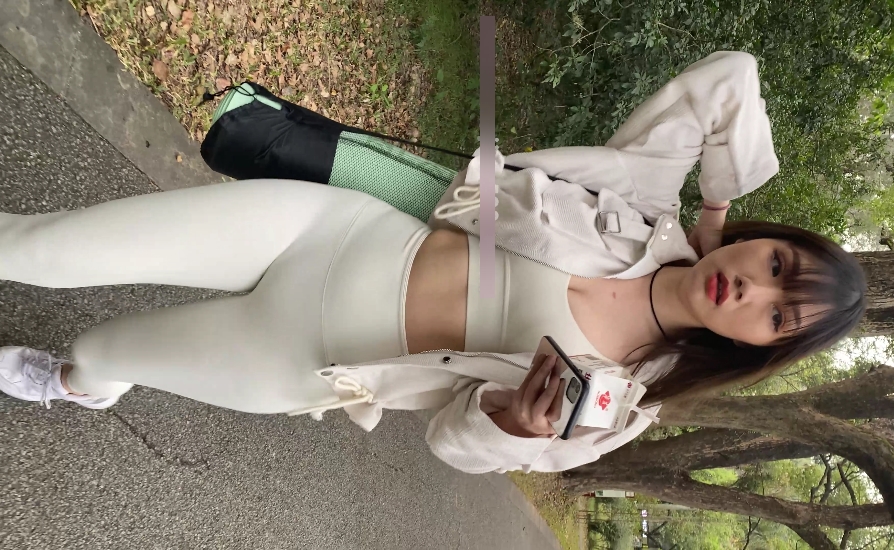 白色紧身长裤翘臀长腿美女1V视频10.4G百度云