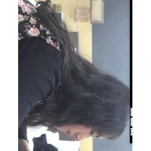 夫妻档自拍完整版：黑衣服女主爆火车衣棒棒糖下水道，销魂声音前后夹击！