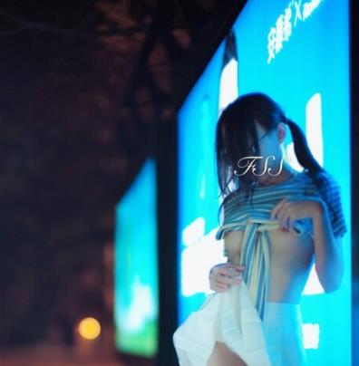 女神FSS冯珊珊稀缺散播合集：墙内开花墙外香，高难度互动日常生活展示