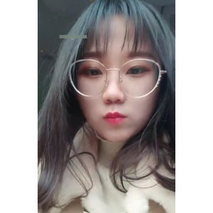 四眼美眉在公园随便找一个陌生人弄927mb百度云