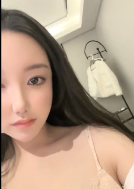 璀璨北极星：晰月27V+12.6G女主播，星星会发光，放飞自我