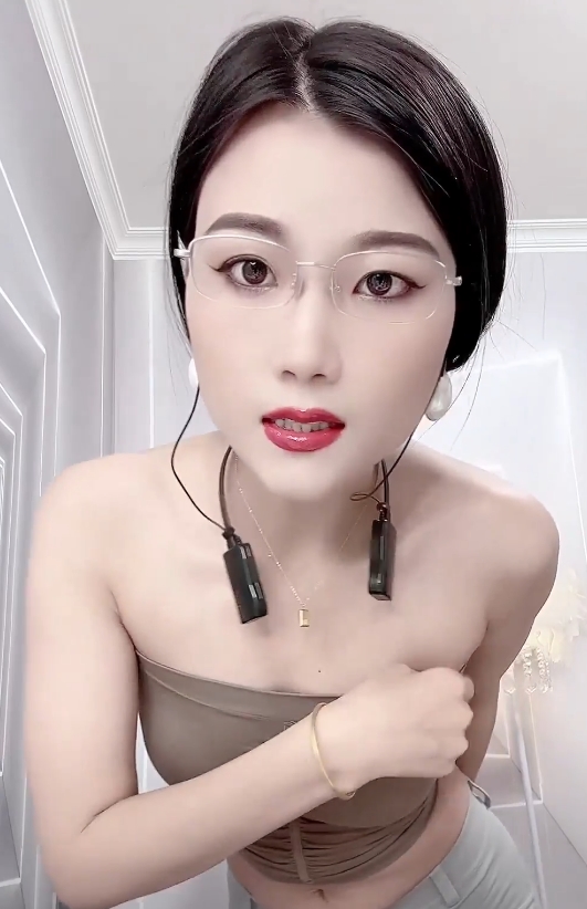 冷美人林夕：轻熟御姐紧身裤后摇诱惑，4小时16分视频震撼上贤妗