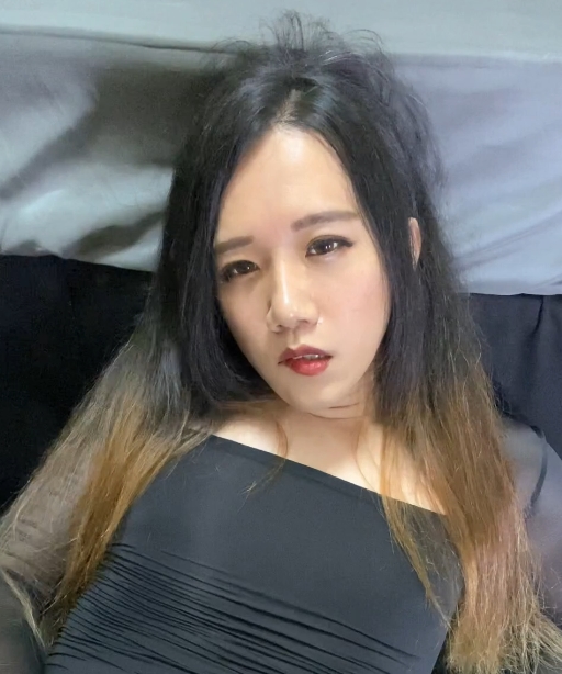 生活中找到一丝放松和快乐。赶紧点击进入百度搜索，一睹CharlotteNiya的风采吧！