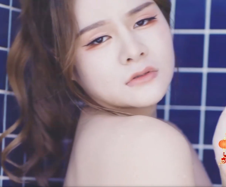 张芸熙强势回归，大罩杯大人女性三人游，1V626MB视频火爆上线