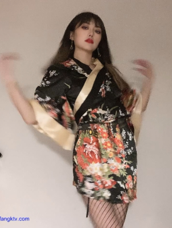 芮甜甜：一少举牌露脸定制视频，15.7g，收藏398，百度，ED2K，补漏