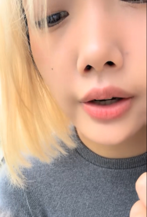 欢小姐户外密码房三人游表演：烧烤奇玩具直播1G视频