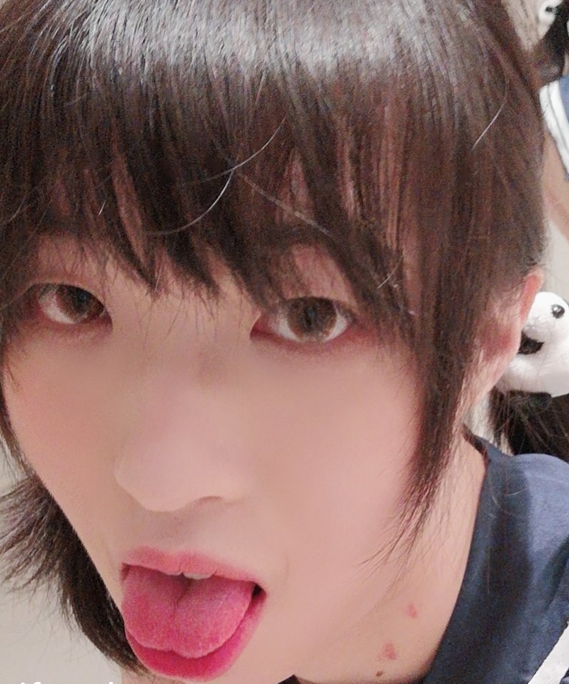 俞喵喵推特粉丝20万！眼镜TS私拍视频收藏量破百，百度搜索即可找到