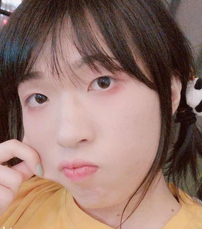 俞喵喵推特粉丝20万！眼镜TS私拍视频收藏量破百，百度搜索即可找到