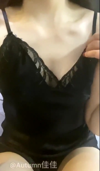 “推特高颜值女孩小花惊艳合集，3.5G视频百度盘分享”