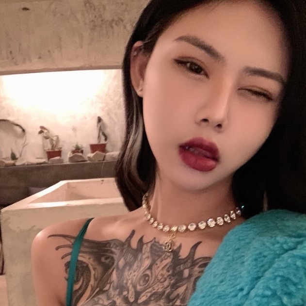 微密圈大罩杯美女白鹿私密作品集，32张照片13MB，展现纹身魅力和性感丝袜美腿