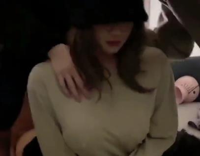 社保姬被强行戴帽子16V-594M：爱帽夫妻的短视频集锦