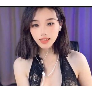 颜值炸裂！满级女神lockheadgirld广播体给视频，21V-3.3G画质，粉色车灯点缀，身材气质堪称完美S风格
