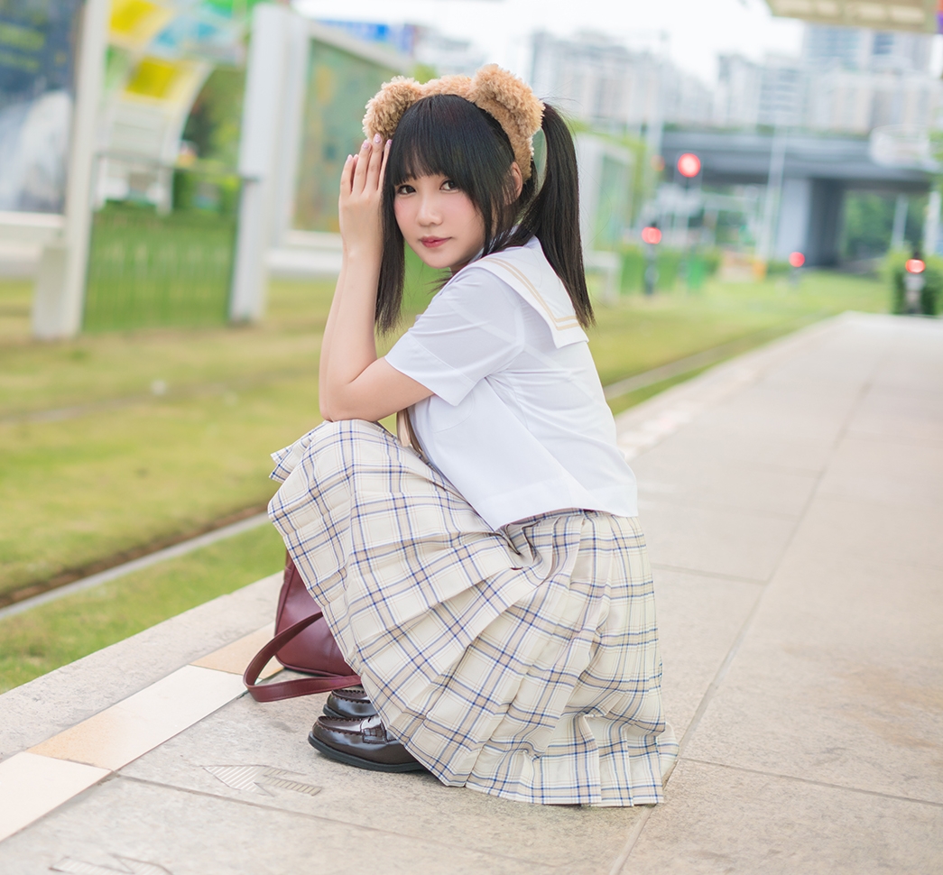 你可以尽情领略她的神级COS技艺和无敌美腿,视频总大小达1+9.6G,快来百度盘下载吧!