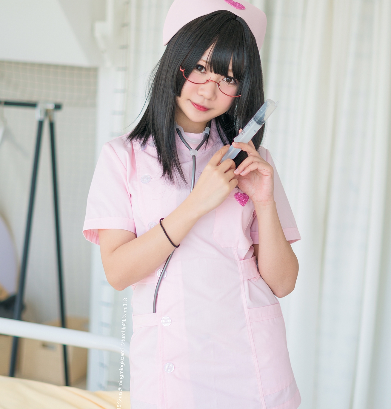 你可以尽情领略她的神级COS技艺和无敌美腿,视频总大小达1+9.6G,快来百度盘下载吧!