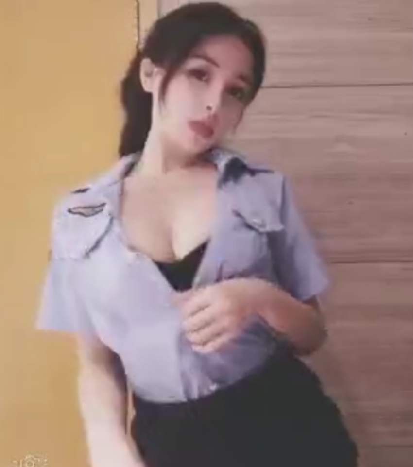 蜜桃臀女友NINI:尺度微信福利合集,完美身材尽显魅力