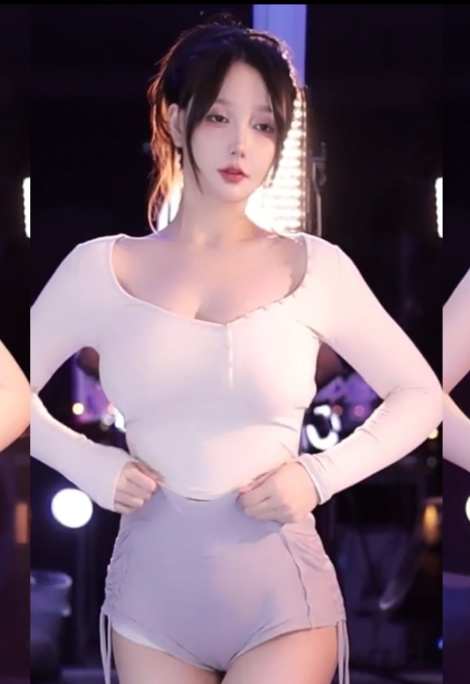 虎牙斗鱼美女热舞对比！AI脱衣神技大揭秘高清6V12分46有声音