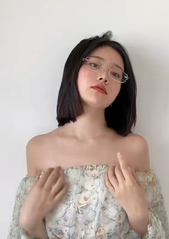 模特年年作品104套32.7g合集：百度ED2K收藏编号389，魅力无限