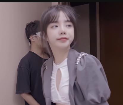 潘甜甜:43分钟隐退自拍,学费压力下的告别