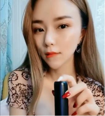 小雪御姐演示足系浮力系列产品，优雅魅力惊艳全场