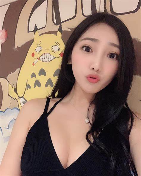 虎牙新晋美女主播《啵啵奶茶》直播录屏资源合集，身材妩媚妖娆，jk服装诱惑舞蹈不容错过！7.3G视频下载，聪明观众必备！