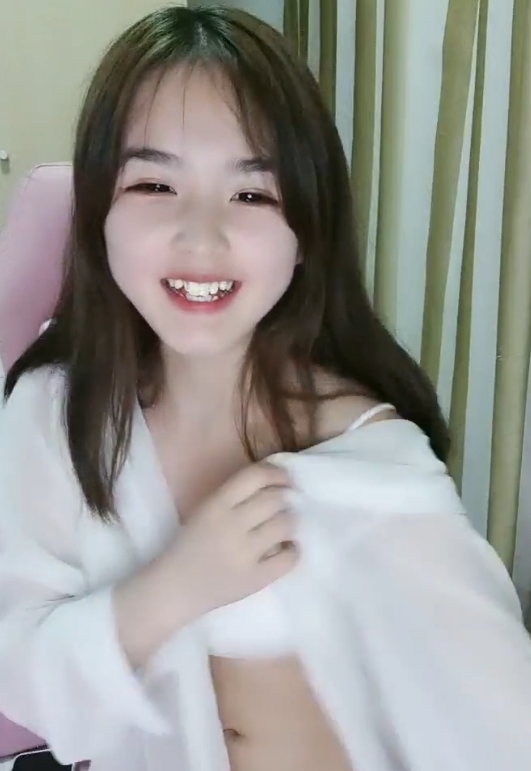 热门新视频：小晶晶释放魅力，355v404.5g