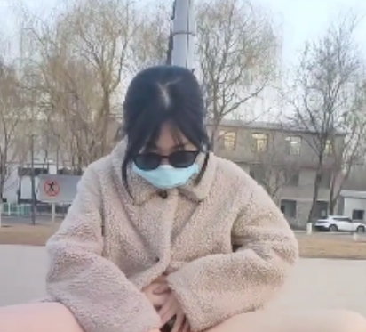 自行打包百度盘兔兔野外展示最新合集33V5G，学校公园商场人前展示