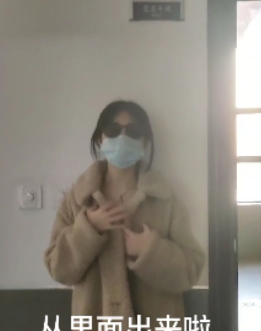 自行打包百度盘兔兔野外展示最新合集33V5G，学校公园商场人前展示