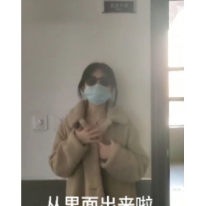 自行打包百度盘兔兔野外展示最新合集33V5G，学校公园商场人前展示
