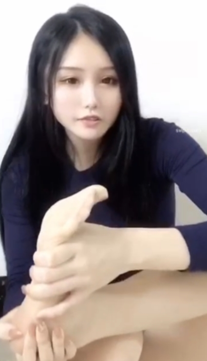转载易直播定制丝足舔脚妮妮酱最新合集1V199M,百度盘永久链接