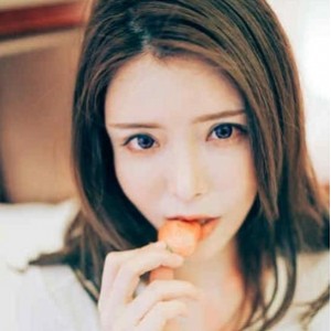 映客无删减夏小秋秋最新合集8V8G，展现个人魅力