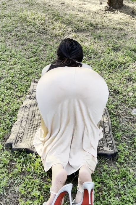 微密圈五姨太爆火巨臀开脚视图96部14G