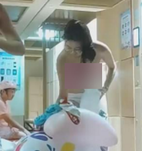 自拍客水上乐园内部视角实拍831.6MB