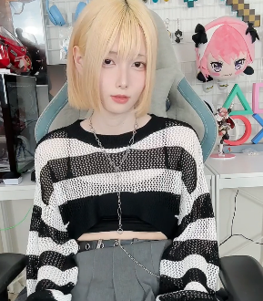 秋月真绫推特作品视频29部6.93G表演车灯