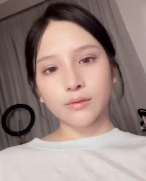 艾希学姐台湾上门热舞合集53部37.1G太诱人