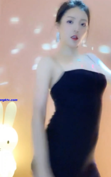 花椒千岁空档热舞41部1.76G现场太顶了