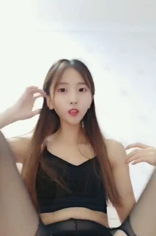 奥利圆妹一字马绝密收藏快手41部0.43G柔韧度惊人