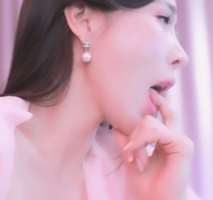 高恩珠蜜桃摇热舞合集112部BJ直播20G夜光衣料